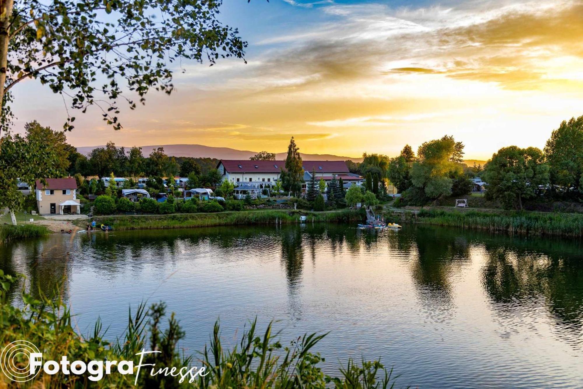 Forteca, Pokoje Goscinne Nad Stawem Dzierżoniów 외부 사진
